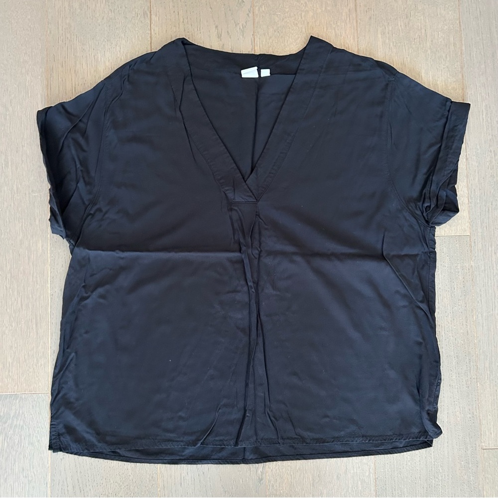 Gap Black Short Sleeve V-Neck Blouse